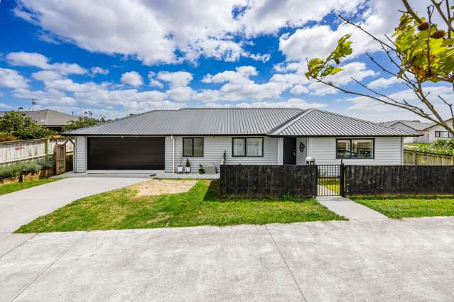 Luxury Living with Countryside Charm - Pukekohe