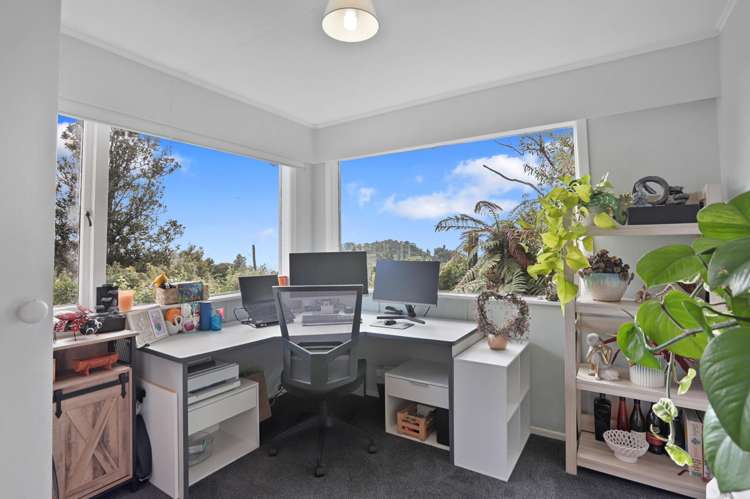 462 Scenic Drive Waiatarua_18