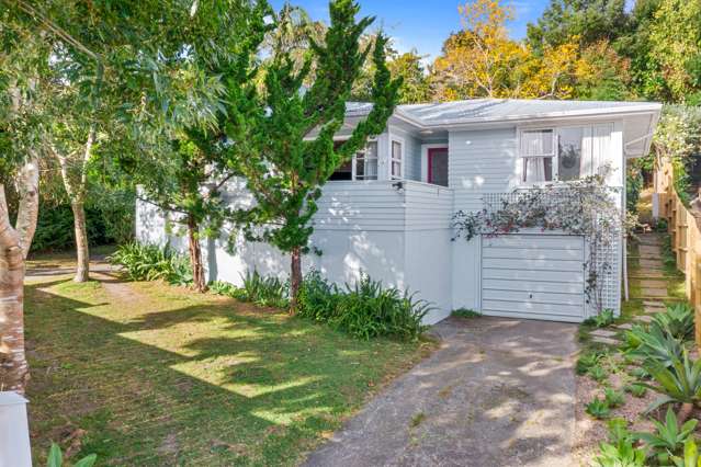 64 Selwyn Crescent Forrest Hill_1