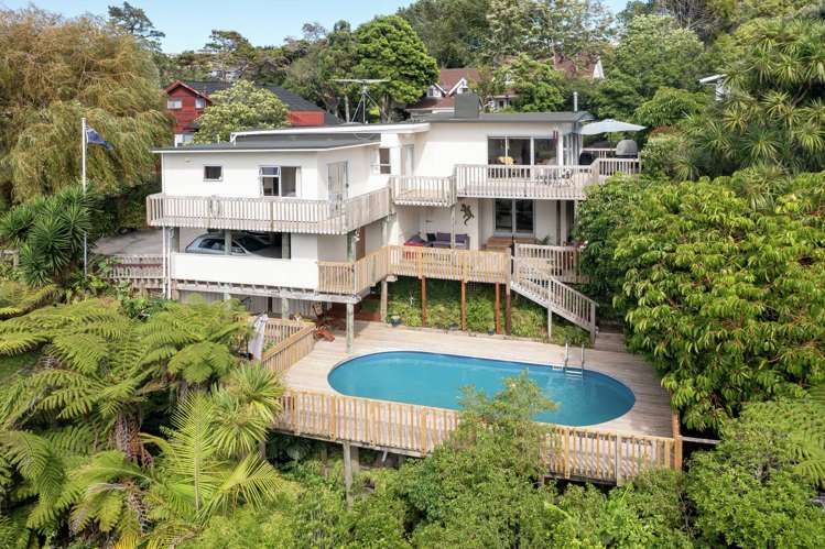 44 Colmar Road Mellons Bay_1