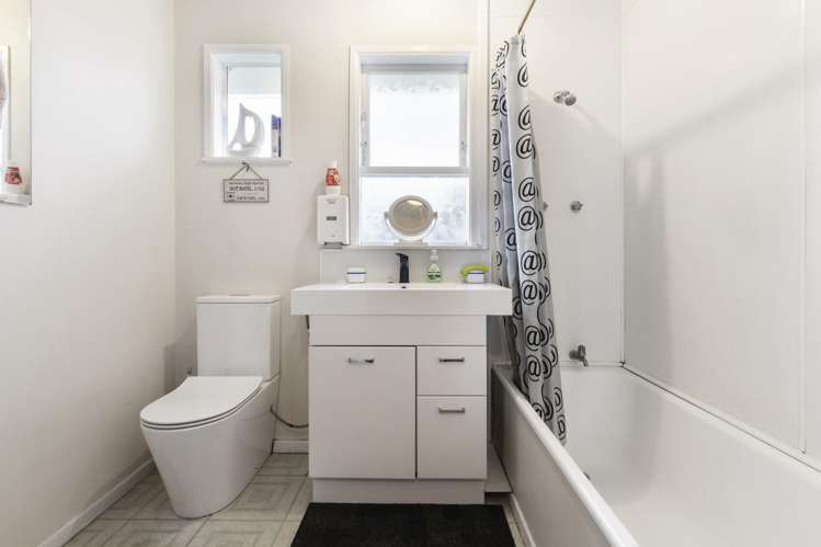 62 Wallace Road Mangere Bridge_15