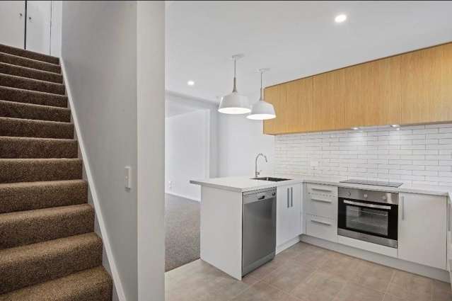 2 bedroom townhouse - whiteware included and secure parking