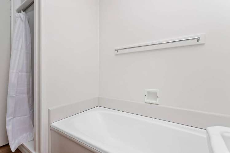 2/73 Vodanovich Road Te Atatu South_10