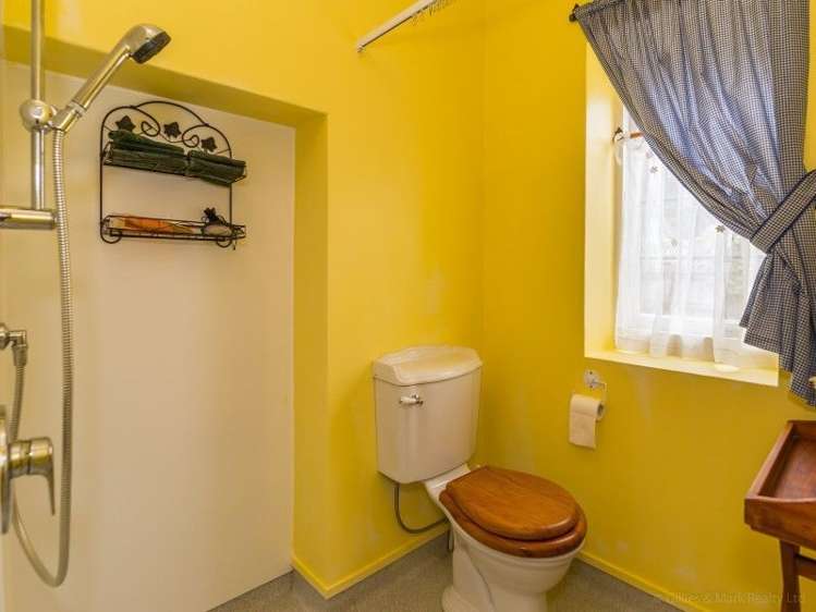 56 Barton Road Heretaunga_8