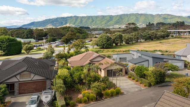 4 Fairway Oaks Drive Waikanae Beach_1