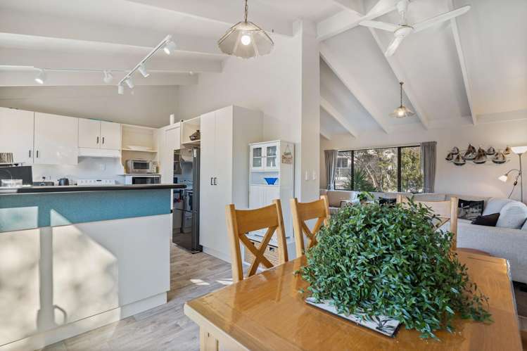 2/15 Dobell Road Stanmore Bay_12