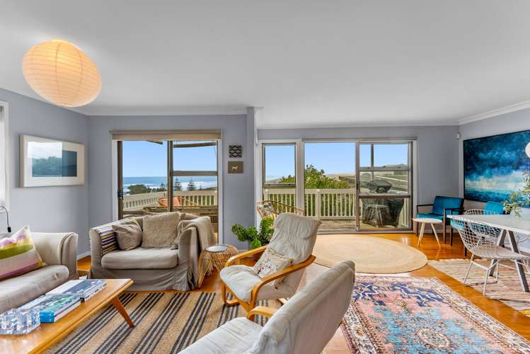 27 Domain Crescent Muriwai Beach_6