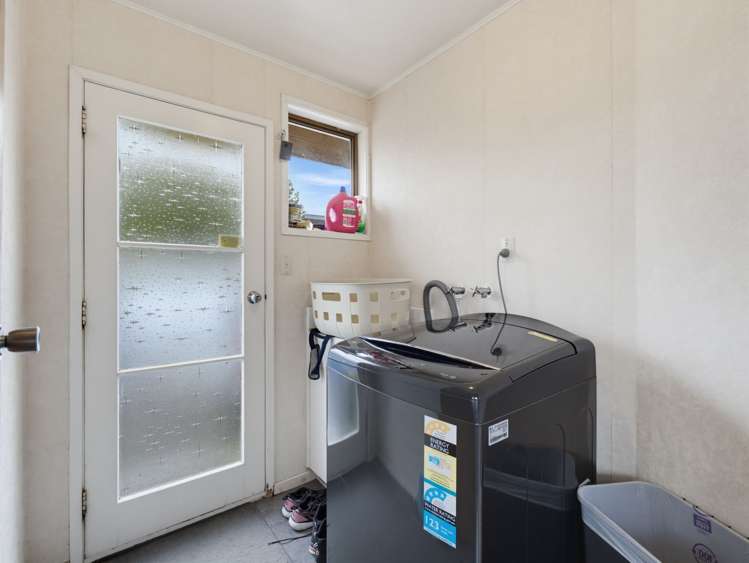 17 Burton Place Owhata_11