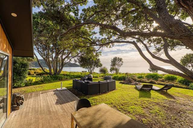 Prime Whangapoua Beachfront