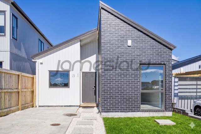 Standalone 3 Bed Near Westgate