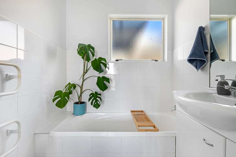 18a Delshaw Avenue Stanmore Bay_10