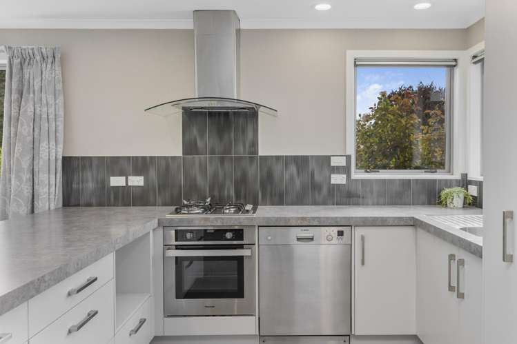 2/7 Reeves Road Acacia Bay_13