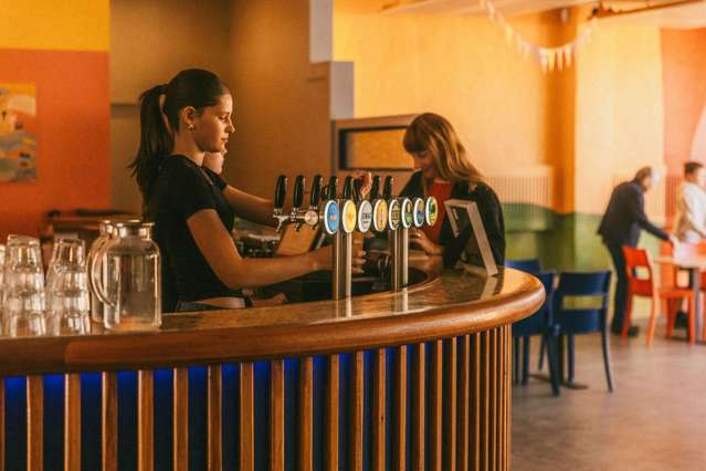 Beachside eatery with strong returns