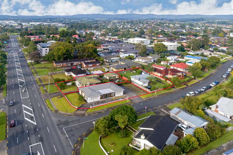 1 Te Kanawa Crescent and 30 and 32 Lincoln Road Henderson North_0