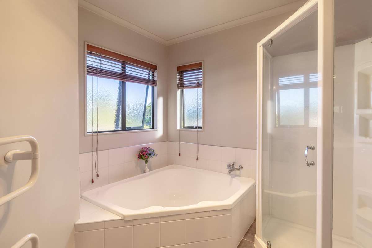 32 Ian Sage Avenue_4