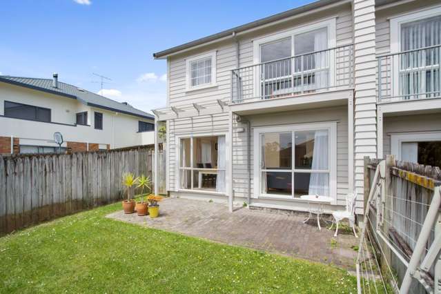 8/78 Fernhill Way Oteha_1