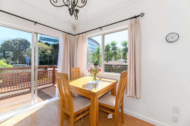 1/18 Northcote Road Takapuna_5