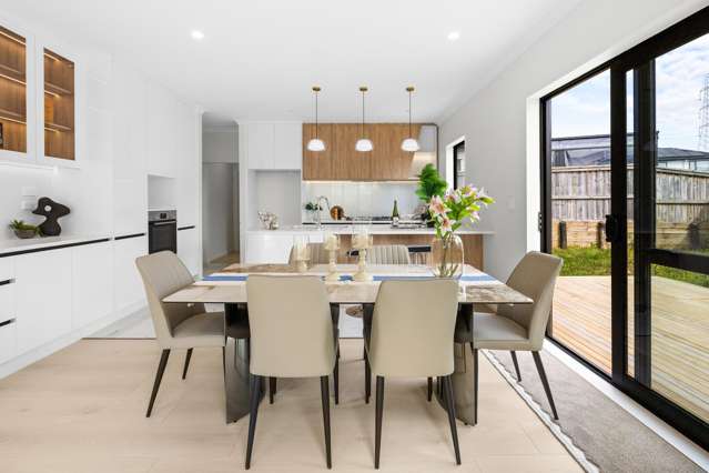 Grand Living | 7 Bed | 2 Kitchens | Reserve Facing