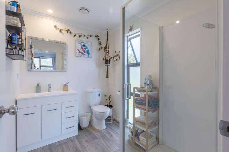 87 River Road Otane_19