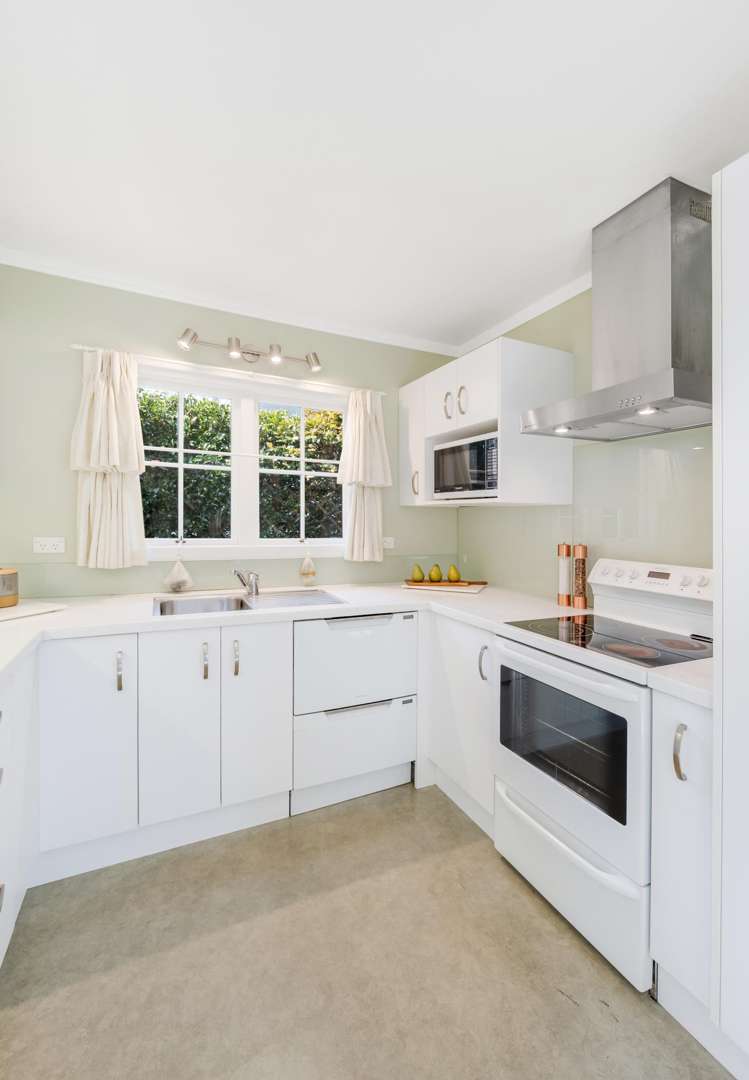 8 Pleasant Place Mellons Bay_18