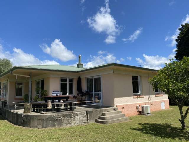 Family homestead in Tikipunga