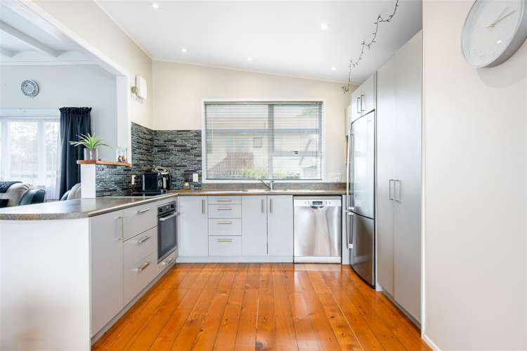 2 Bayside Avenue Te Atatu Peninsula_5