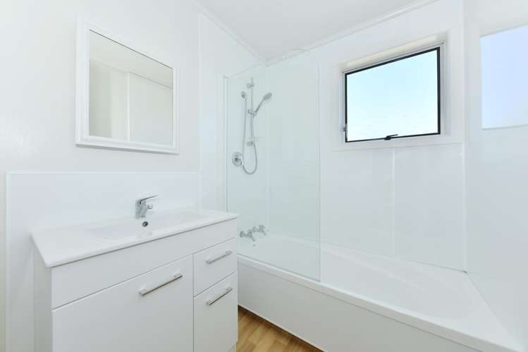 1 & 2/16 Mulberry Place Redwood_7