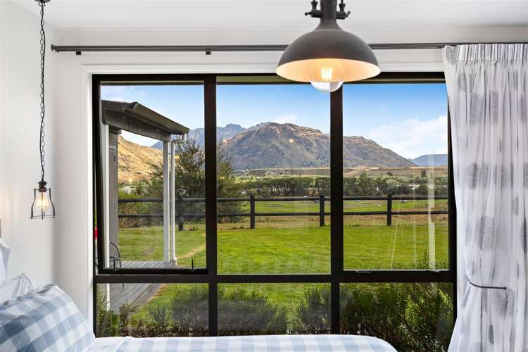 40 Myles Way Lower Shotover_13