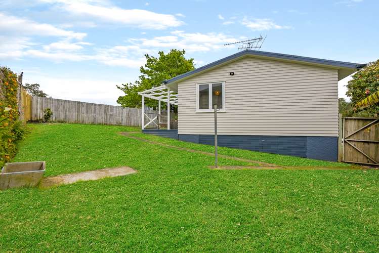 44 Taurus Crescent Beach Haven_12