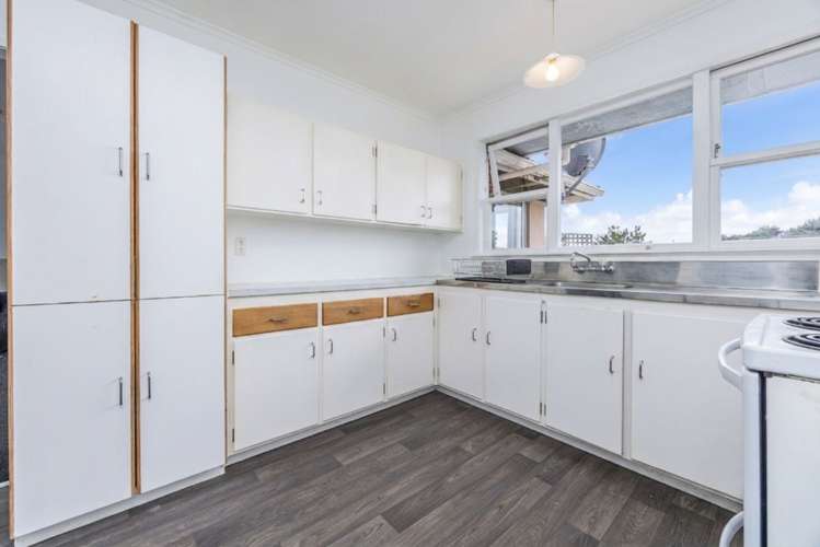453 Scenic Drive Waiatarua_7