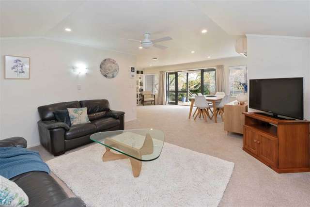 17 Orinda Close Botany Downs_3