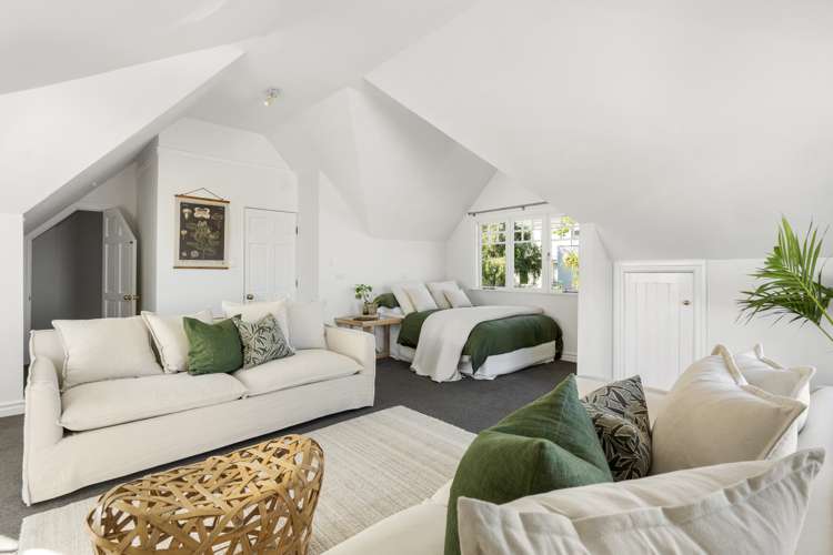 1 Ascot Avenue Narrow Neck_14