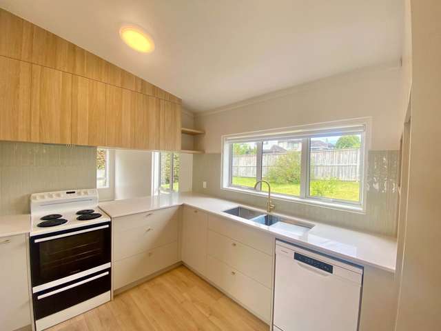 8A Puketea Street Blockhouse Bay_4
