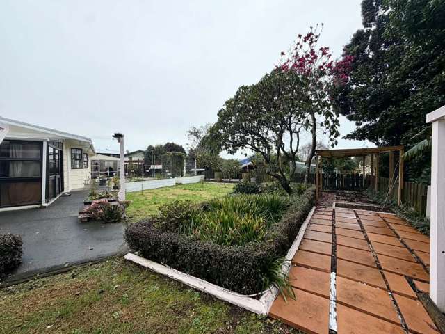 161 Parklands Avenue 10825_3