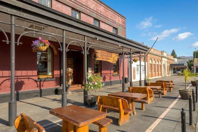 20 Memorial Square Carterton_3