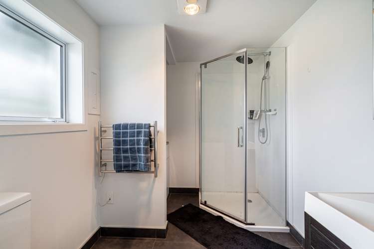 52 Ayton Drive Totara Vale_11