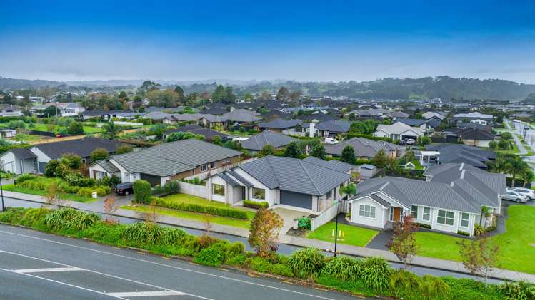 9 Grove Way Riverhead_21