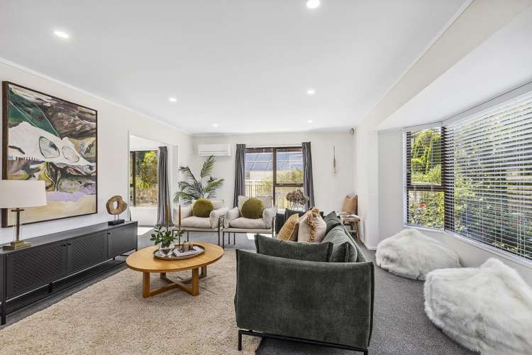 11 Thatcher Crescent Crofton Downs_1