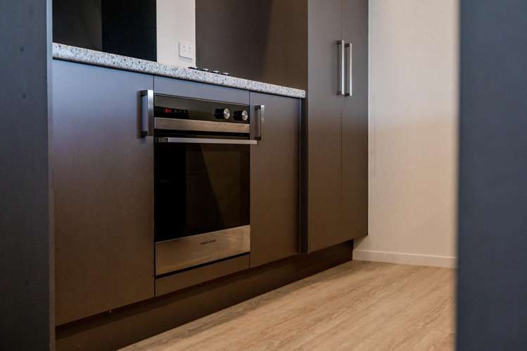 8 Holly Robinson Place_4
