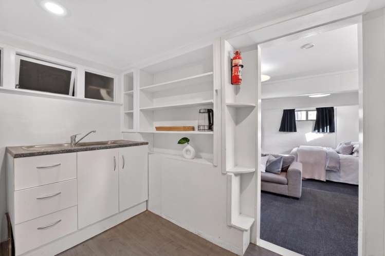 1/5 Woodall Place Totara Vale_10