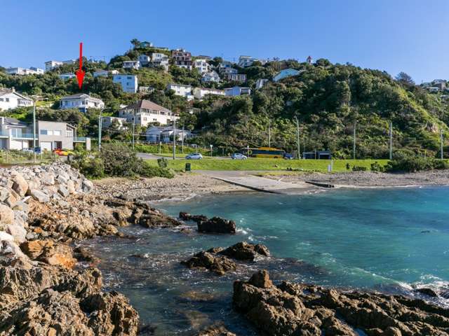 8 Hungerford Road Lyall Bay_1