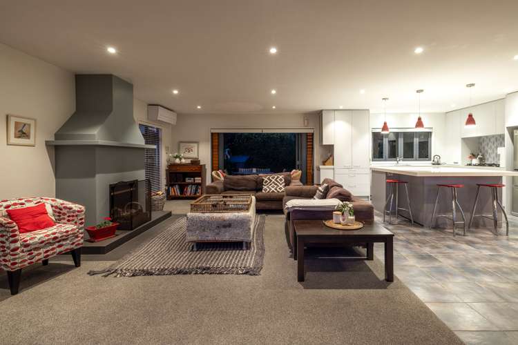 8 Esslin Road Surfdale_18