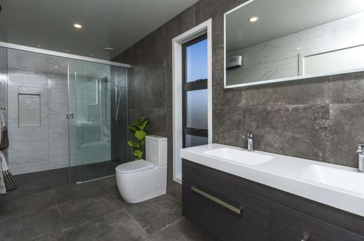 16 Sabine Drive Richmond_7