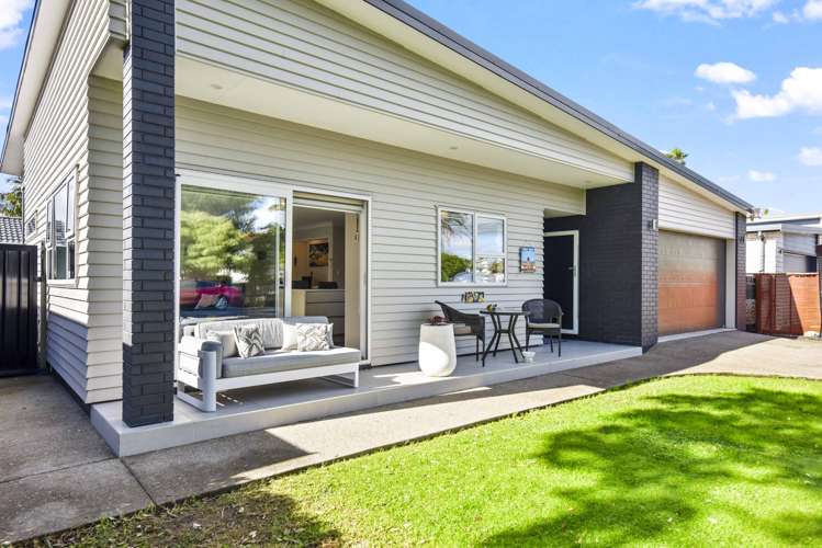 11 Laurie Street Red Beach_2
