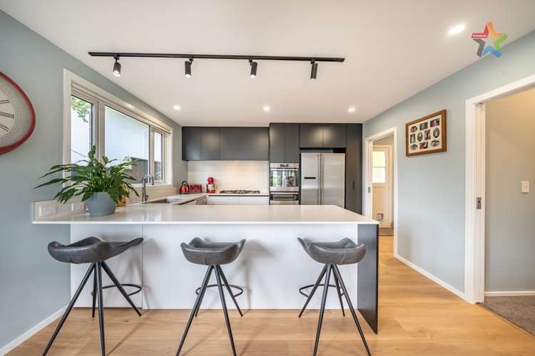 27 Wyndrum Avenue Waterloo_14