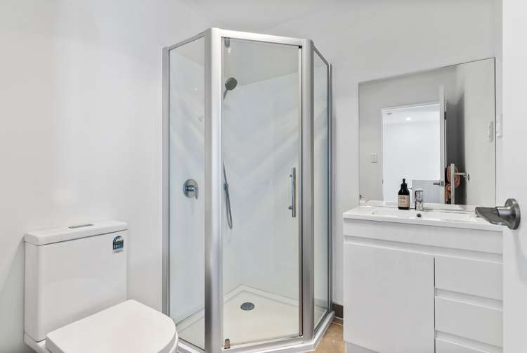 6/7 South Pacific Place Henderson_18