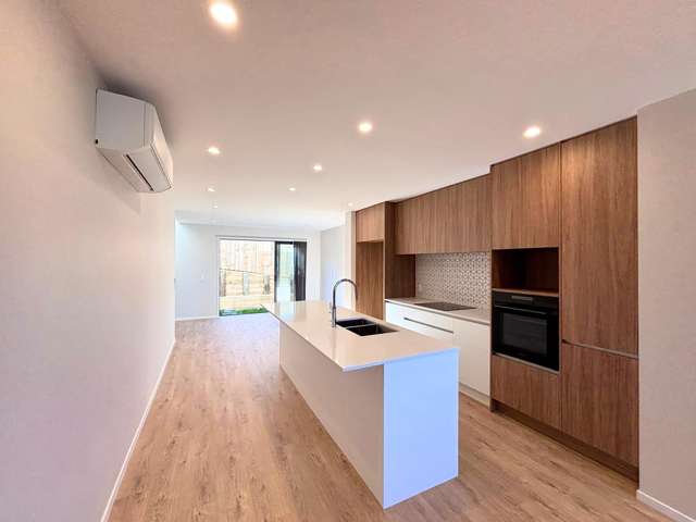 New, Open Plan living  in  quiet Cul de sac