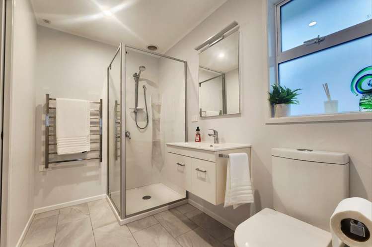 1 Staincross Street Green Bay_24
