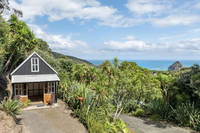 Rugged Piha Bush Hideaway