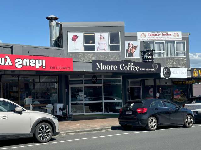 Cafe/ Retail shop on Moore Street